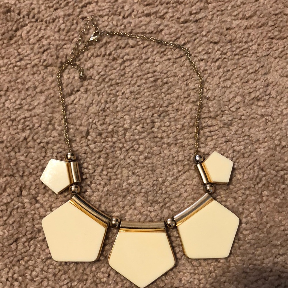 White chunky necklace